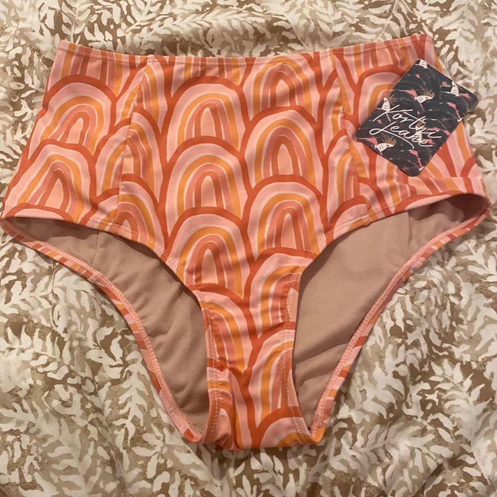 Kortni Jeane bottoms